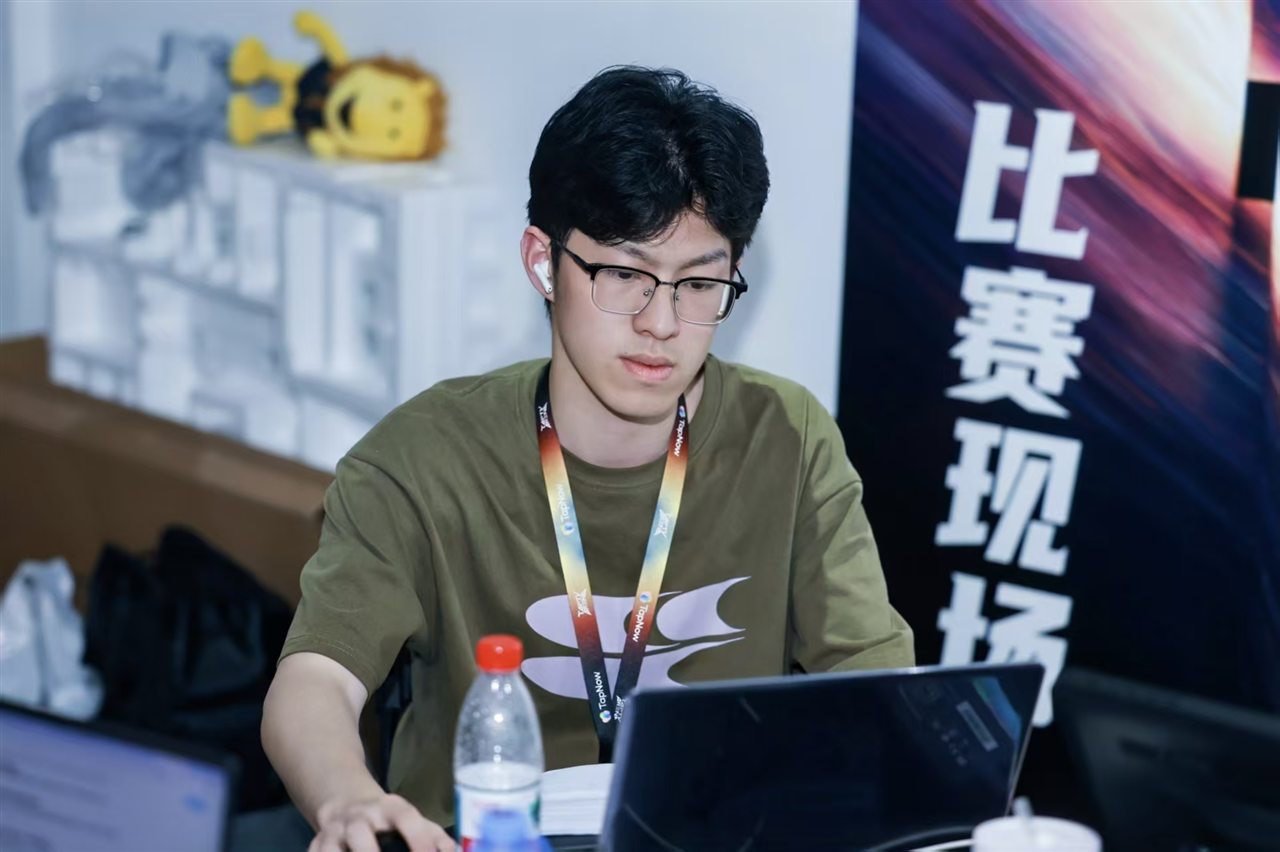 邓宋滔个人照片